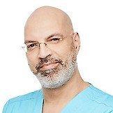 Врач Хамди Ануар Мухамедович