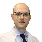 Врач Кучменко Денис Николаевич