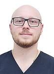 Врач Леонов Олег Александрович